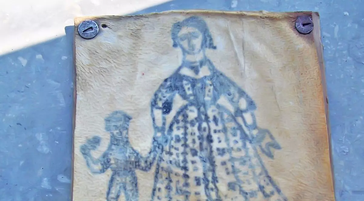 Love story din 1876, «scrisă» pe piele de om | Expoziţia istoriei tatuajelor din România, la Muzeul Şuţu