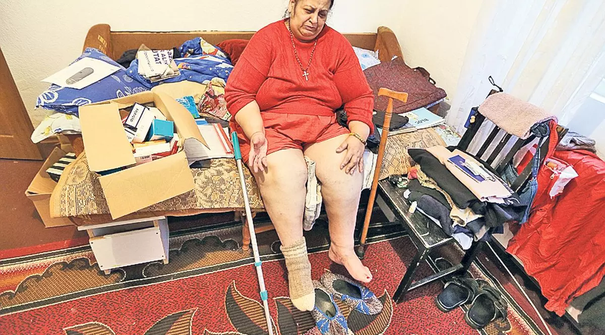 Drama unei femei de 180 de kilograme | De două luni nu a mai coborât din pat