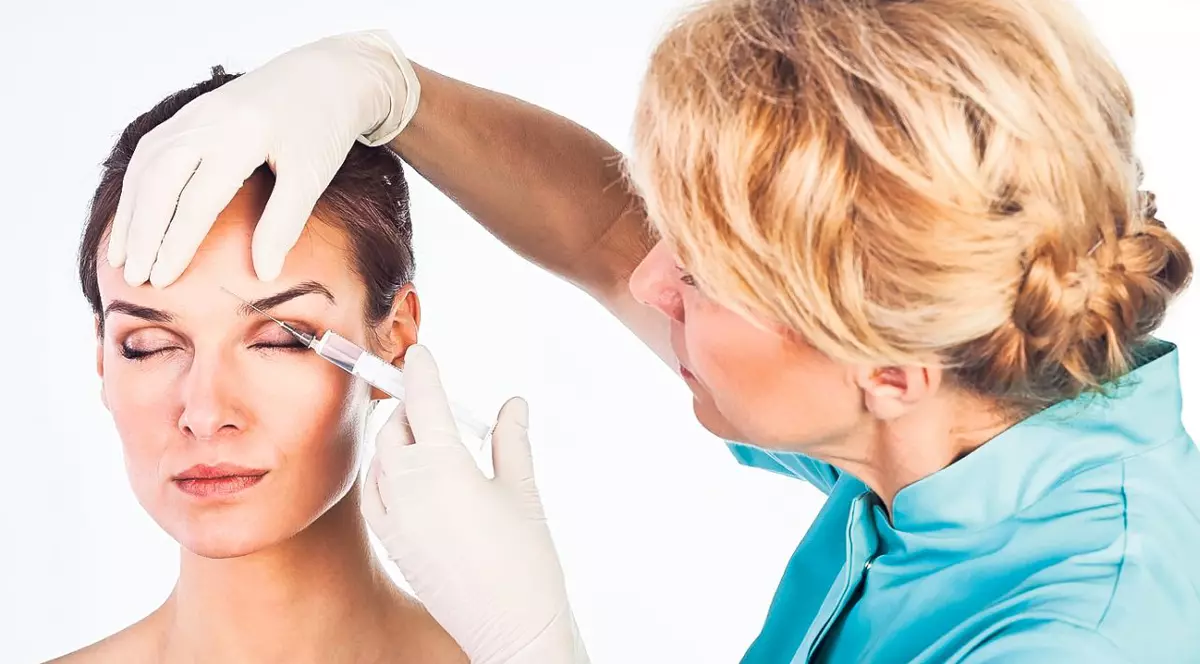 Dă-ţi refresh de sărbători! Chirurgul estetician Elena Marincea explică ce terapii şi operaţii se efectuează cel mai adesea în luna cadourilor