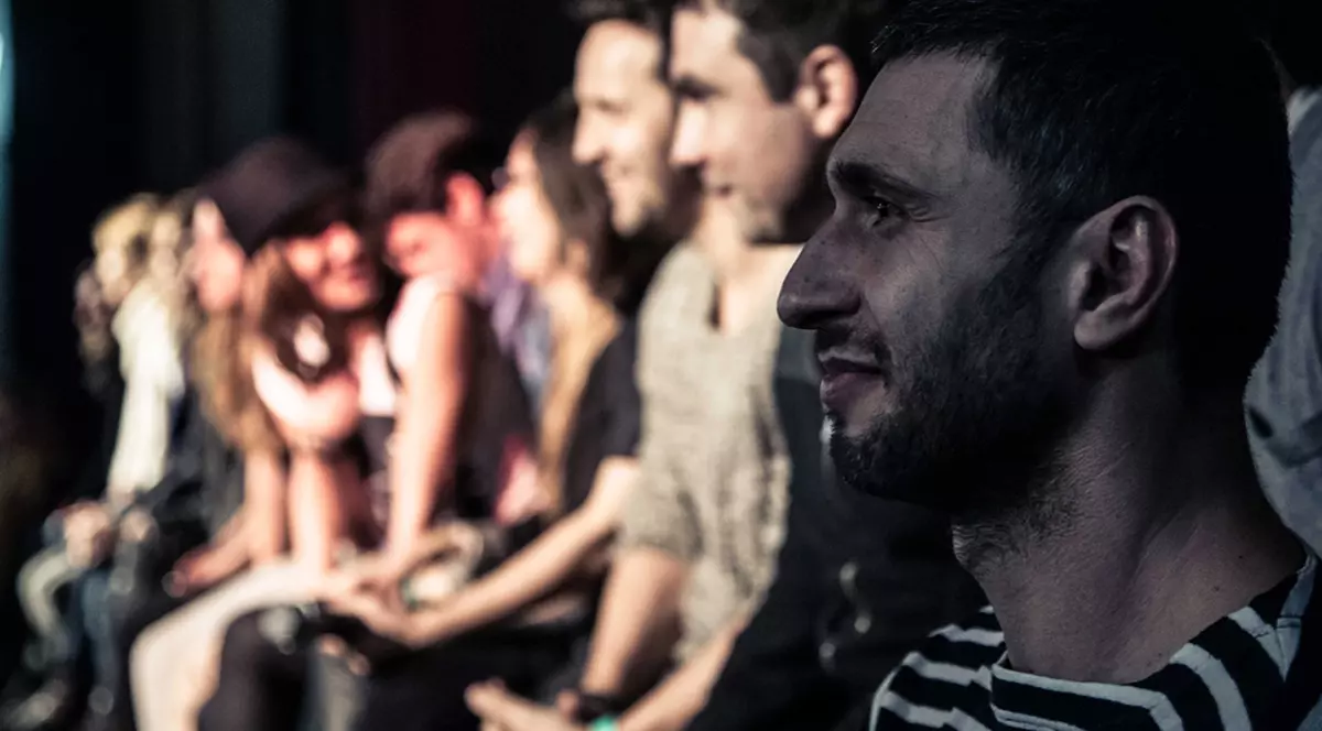 Vedetele au spus lucruri trăsnite la premiera filmului «Un alt love building»