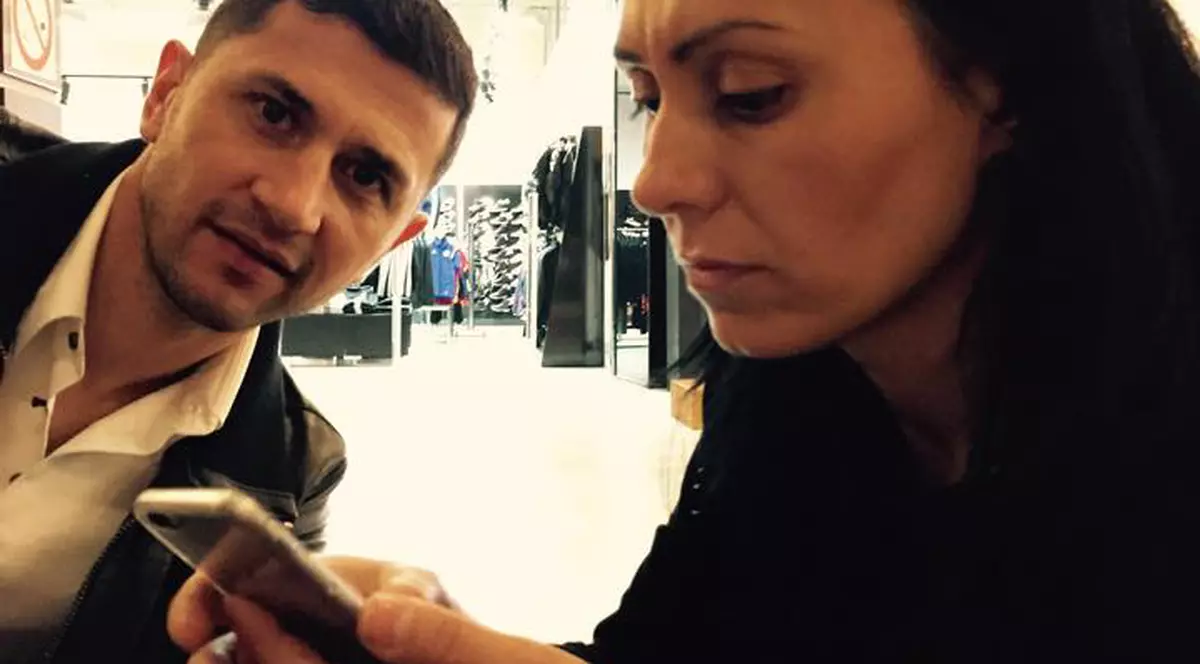 "Clau-gol" şi-a scos iubita la mall: prima POZĂ de la revenirea în ţară  