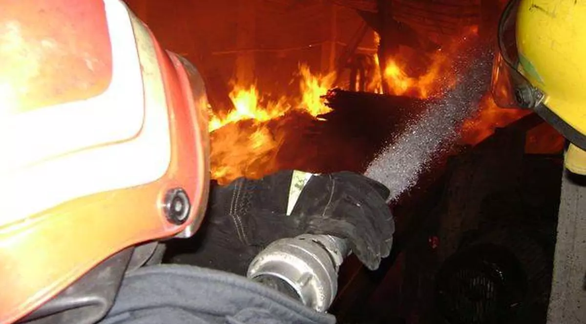 INCENDIU într-un CENTRU COMERCIAL din SUCEAVA!