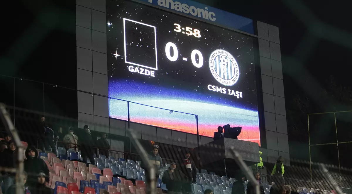 FOTO / Cum a acoperit conducerea Stelei numele şi sigla. Cine a uitat s-o facă