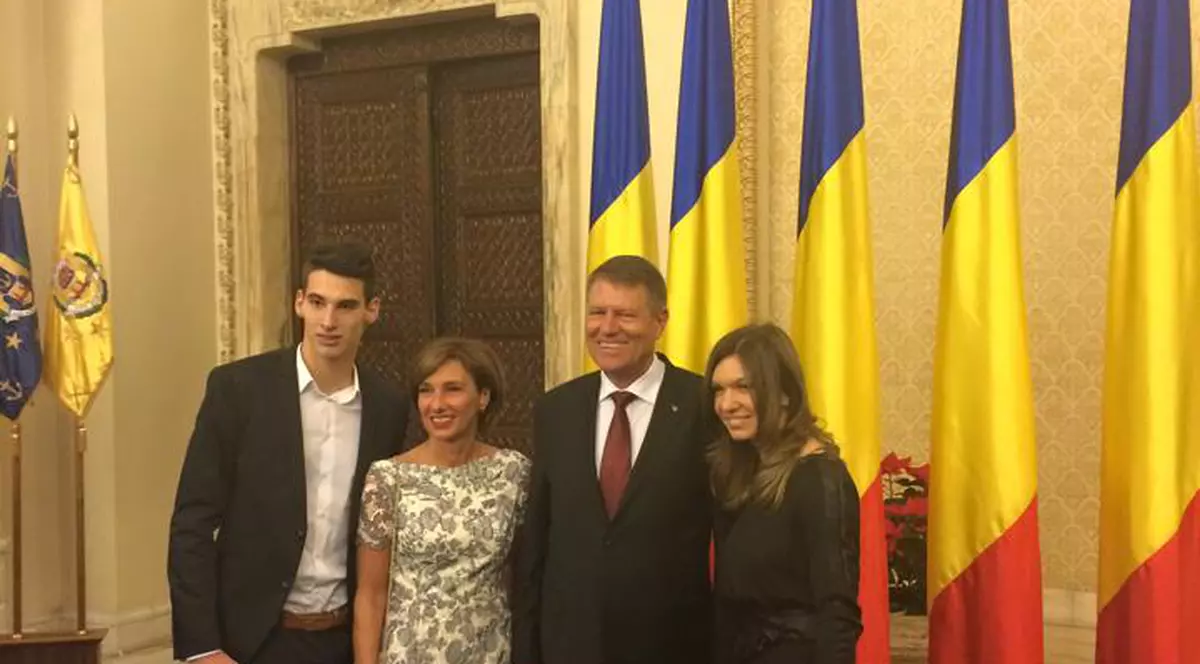 FESTIVITATE / Simona Halep a fost alături de noul președinte al României