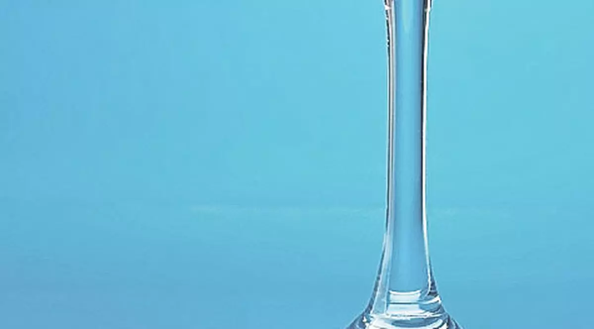 Un pahar de vin e la fel de nociv ca 3 shoturi cu vodcă