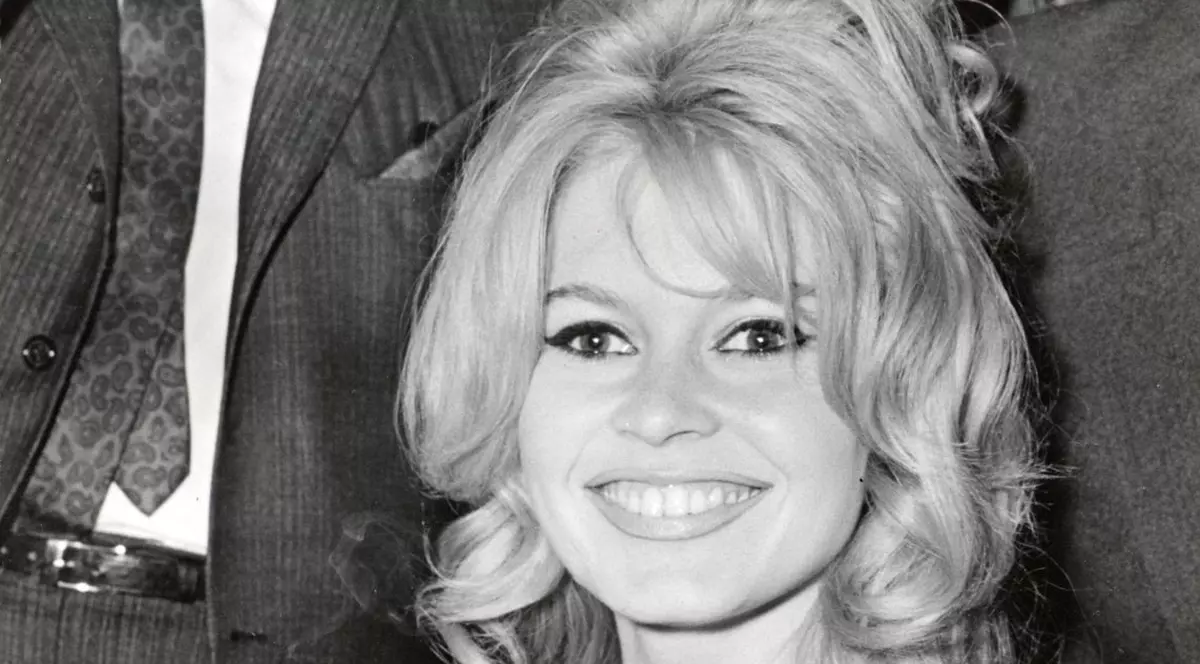 O mare ACTRIȚĂ, ORIPILATĂ de RITUALURILE BARBARE practicate în UNGARIA