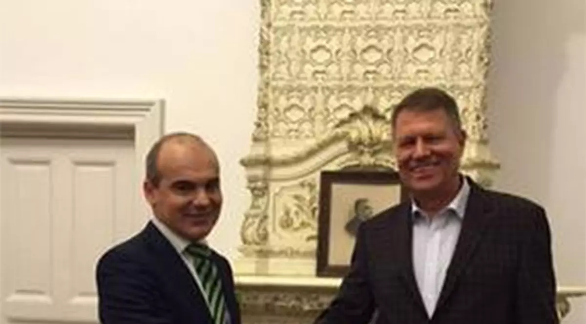 Cadoul NOSTRU de CRĂCIUN! O poză cu soția SEXY a lui Rareș Bogdan!