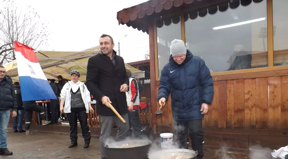 Oțelarii au tăiat porcul, dar cu atenție la siluetă! Selymes dă amenzi de 500 euro pe kilogram în plus