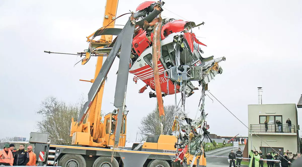 O dronă care a surprins imagini la locul accidentului de elicopter, găsită de scafandri