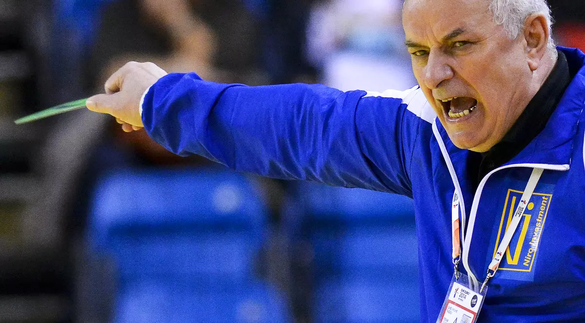 Umilința din Danemarca s-a lăsat cu scandal. ^Tadici îl ia peste picior pe antrenorul Tomas Ryde și dă din casă: fetele beau de sting!