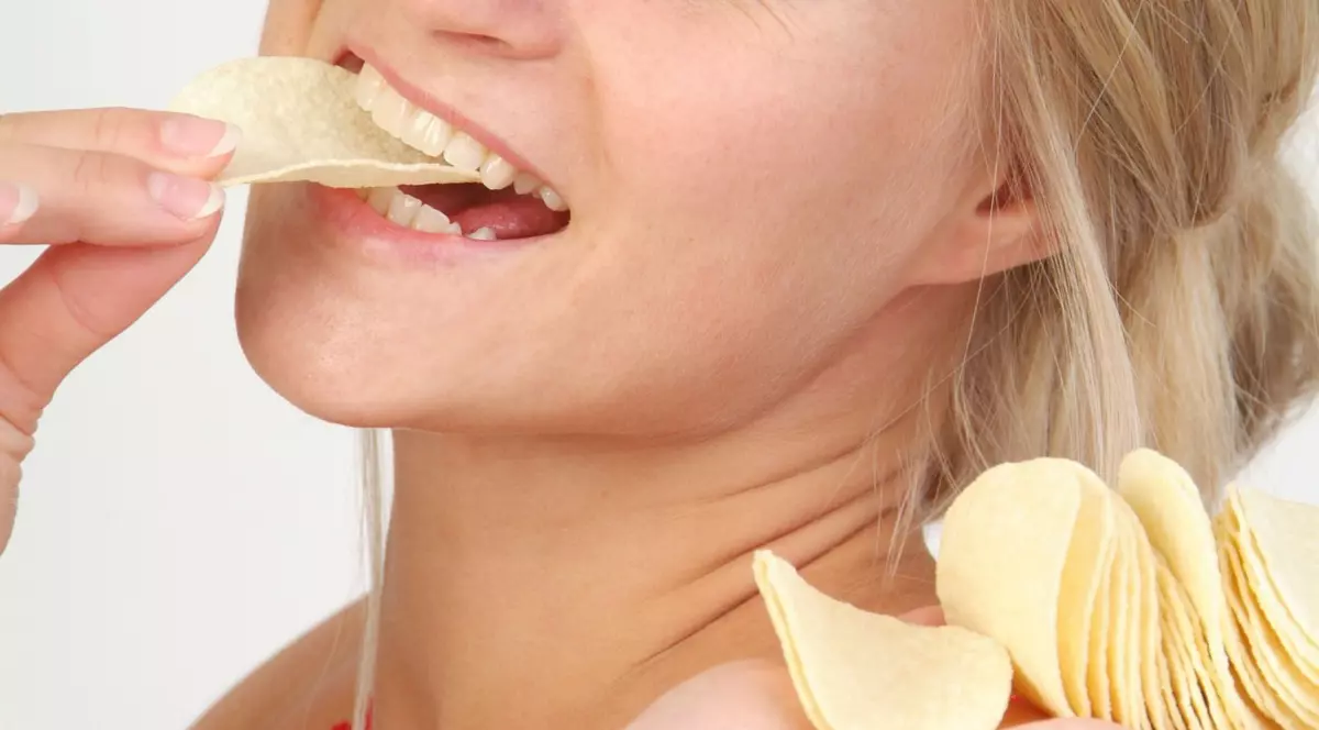 Ai POFTĂ SĂ MĂNÂNCI SĂRAT? Iată DE CE BOLI AI PUTEA SUFERI