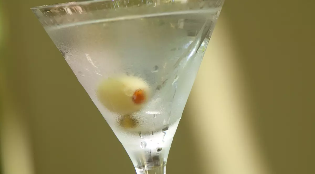 10 cocktail-uri PERFECTE pentru seara de Revelion