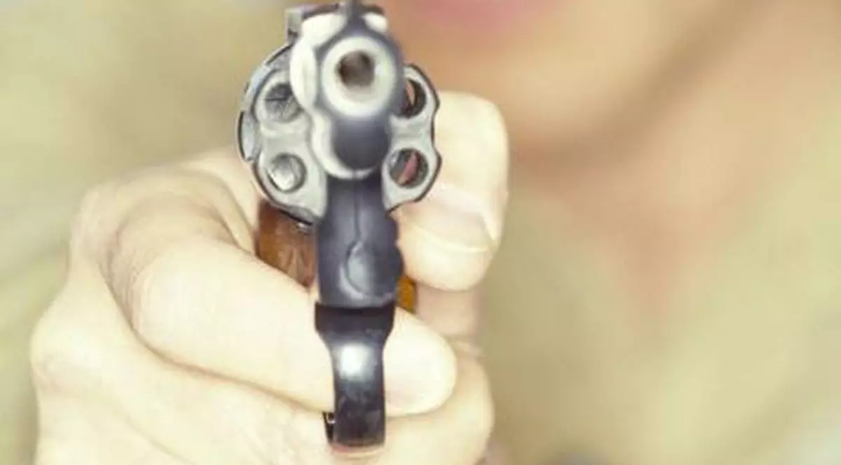 Un BĂRBAT și-a ÎMPUȘCAT soția, apoi s-a SINUCIS. MOTIVUL este pur și simplu INCREDIBIL