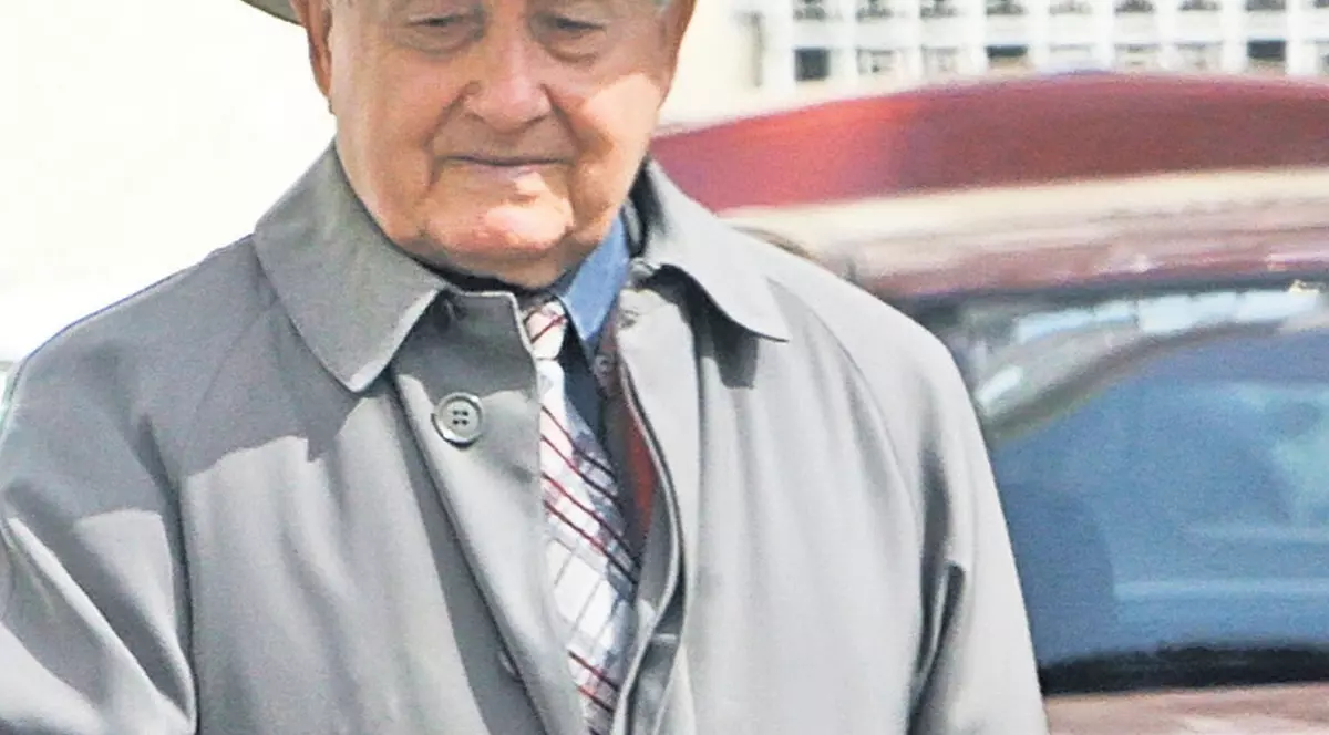 EXCLUSIV | Ion Columbeanu a plâns trei ore la mormântul fostei soţii