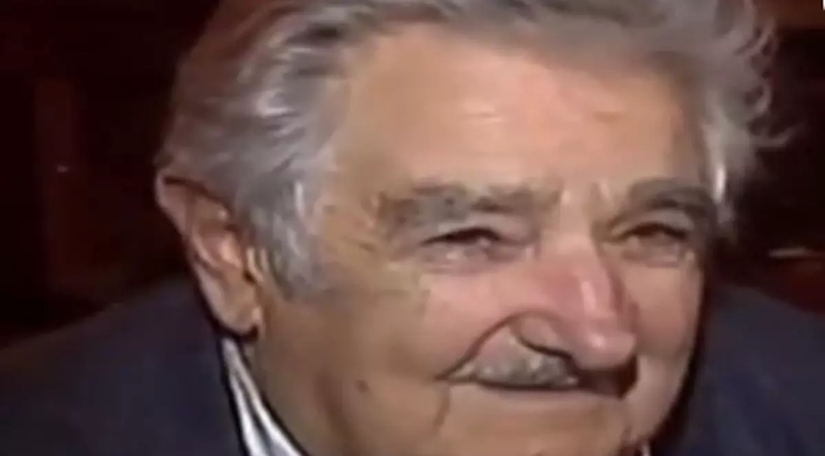 GESTUL UIMITOR făcut de cel mai SĂRAC președinte din lume, în fața unui CERȘETOR: "Nu am monedă, dar..." | VIDEO