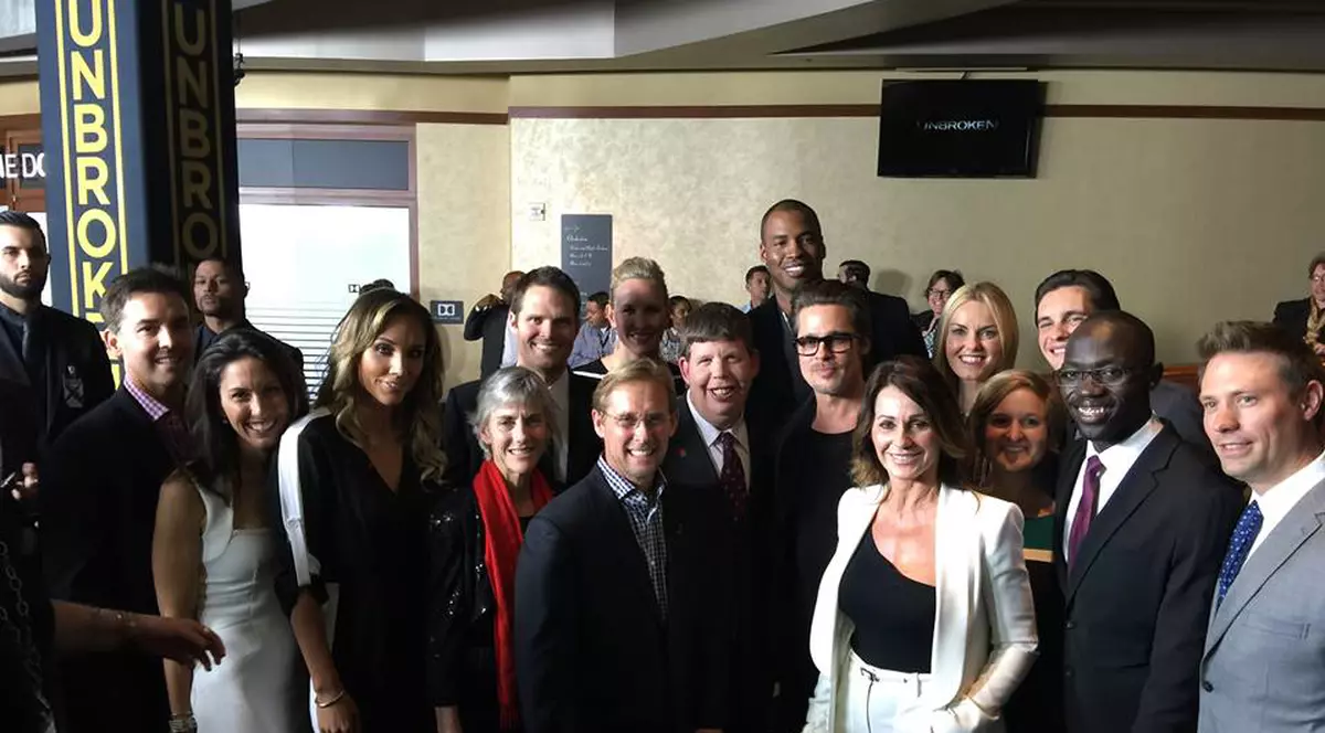 Nadia Comăneci şi Bart Conner s-au întâlnit cu Brad Pitt. Angelina Jolie n-a fost de faţă