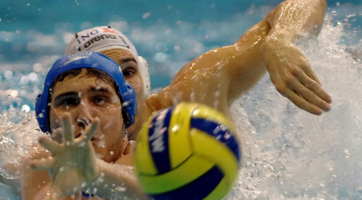 Cel mai tare din bazin. Cosmin Radu, poloistul anului 2015