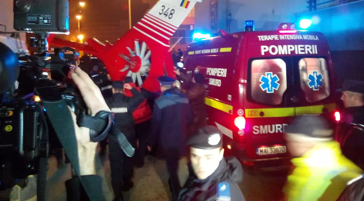 Părți din elicopterul prăbușit la Siutghiol, găsite și ridicate de echipele de căutare | FOTO