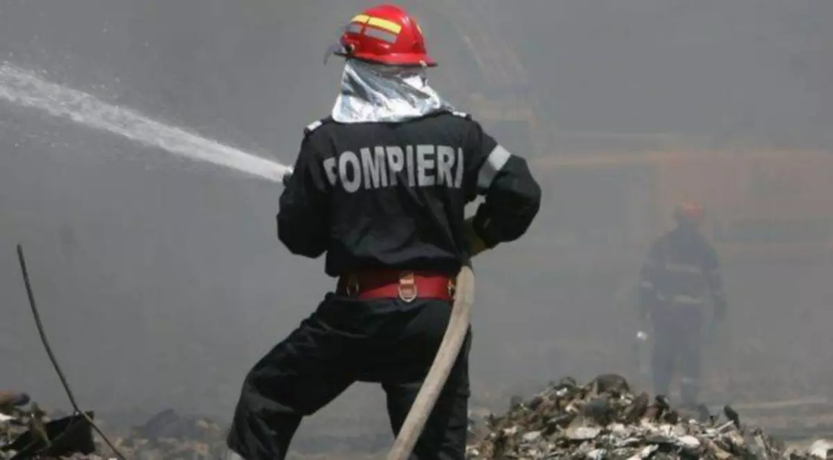 Un vas a luat FOC în Portul Constanţa 