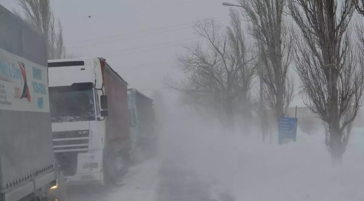 DRUMURI ÎNCHISE din cauza zăpezii!