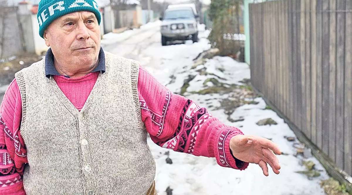 Blocaţi pe străzile de pământ | Aproape 200 de artere din Capitală nu sunt asfaltate, spre disperarea oamenilor care locuiesc aici