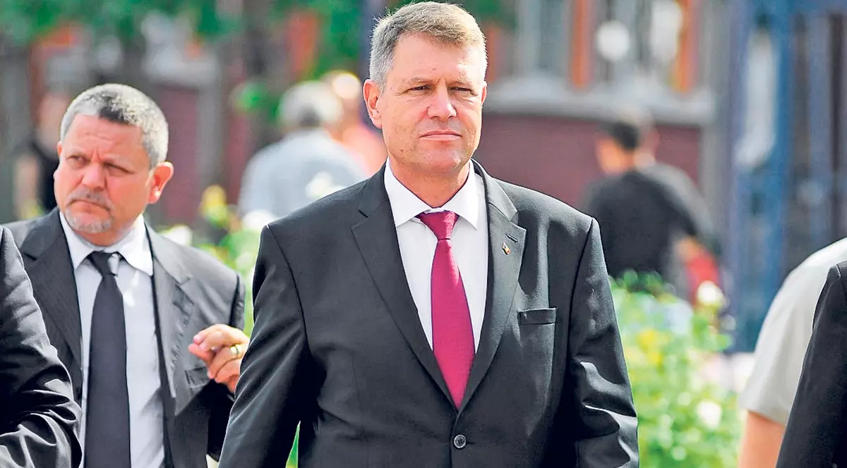 Preşedintele şi premierul turează motoarele politicii! Iohannis face afaceri externe, Ponta are probleme interne