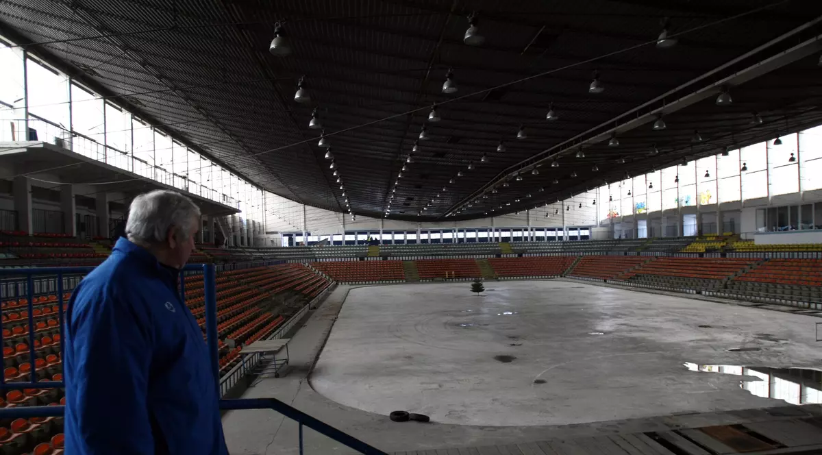 Patinoarul "Flamaropol" e o ruină. Reconstrucția întârzie / GALERIE FOTO