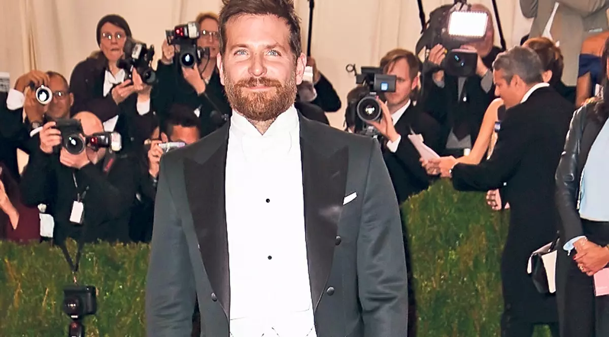 S-a-ndopat cu 8.000 de calorii pe zi, pentru rolul din «American Sniper»