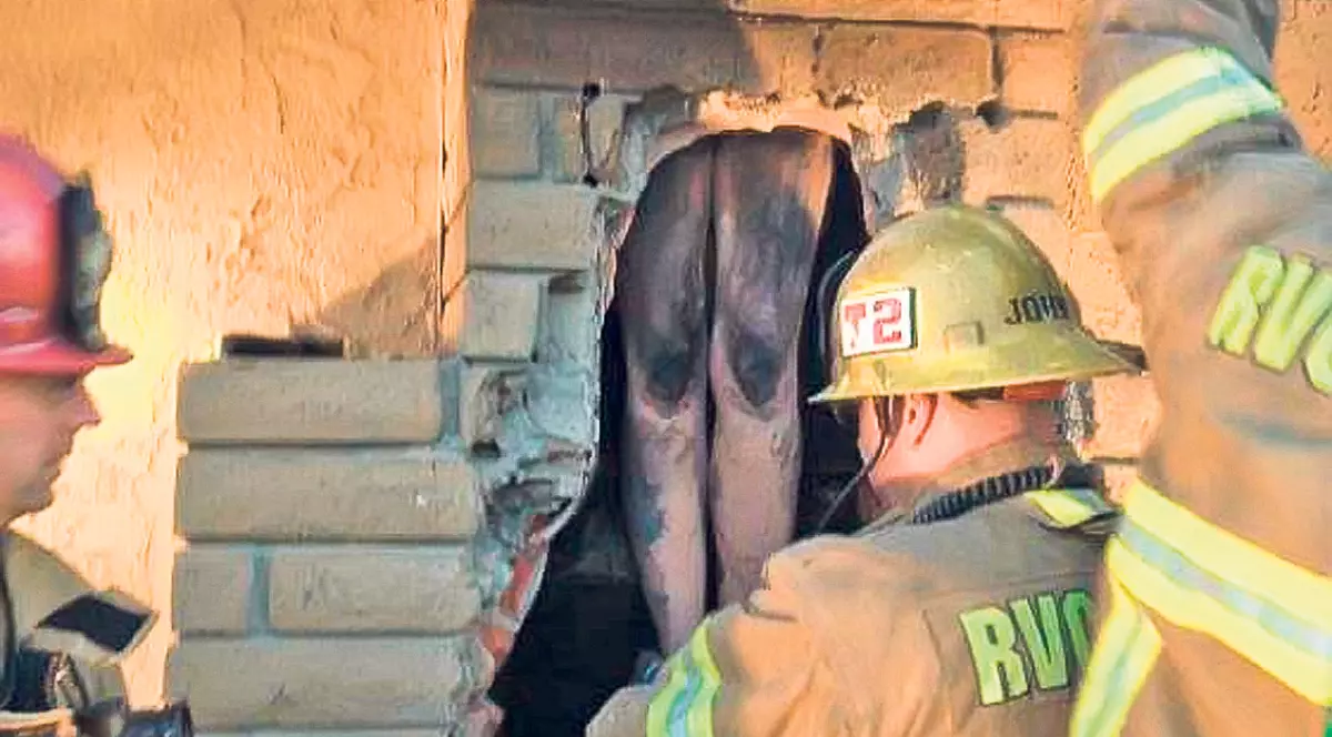 Goală puşcă, s-a blocat pe horn! A vrut s-o facă pe Moş Crăciun? 