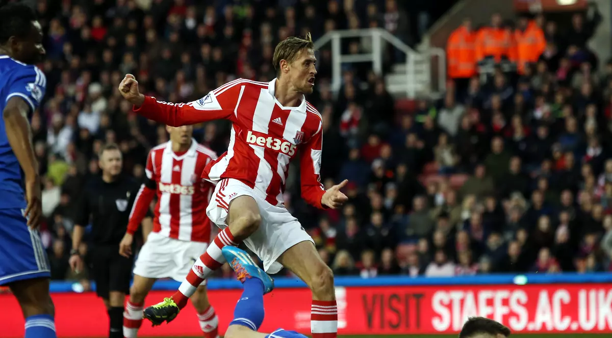 Uriaşul Crouch, terorizat de un animal minuscul. O mare sportivă de la noi, înnebunită de o cârtiță