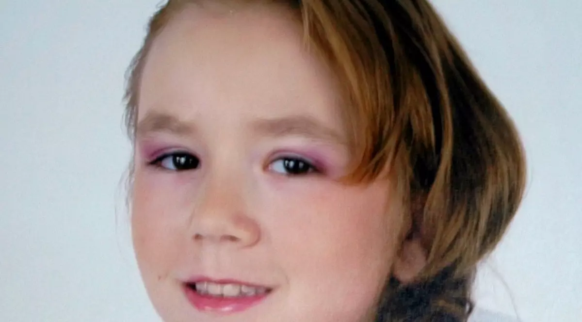 Puștoaica asta frumoasă a dispărut de acasă!