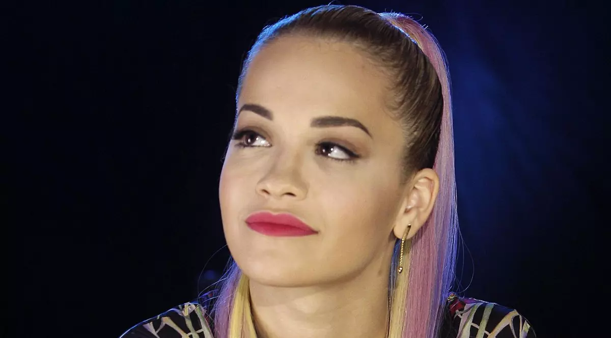 Decolteul care a scandalizat Marea Britanie! Cum a apărut Rita Ora, în direct la BBC | VIDEO 