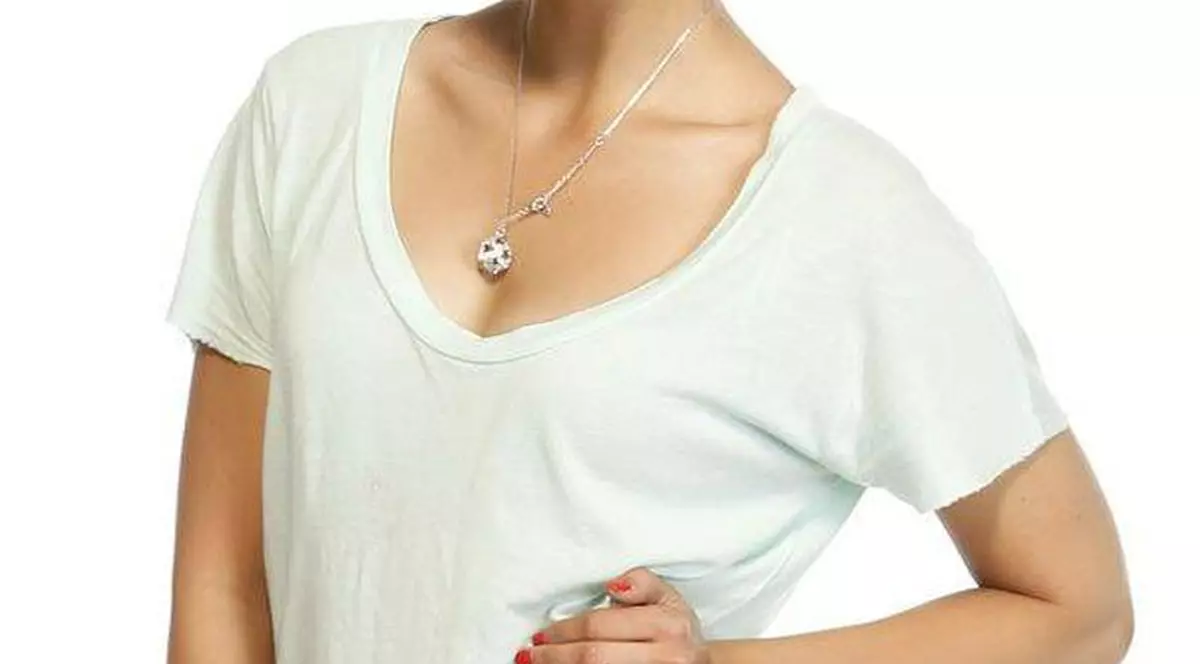 Sore, de nerecunoscut! Cum arată cântăreața cu breton și fără machiaj | FOTO