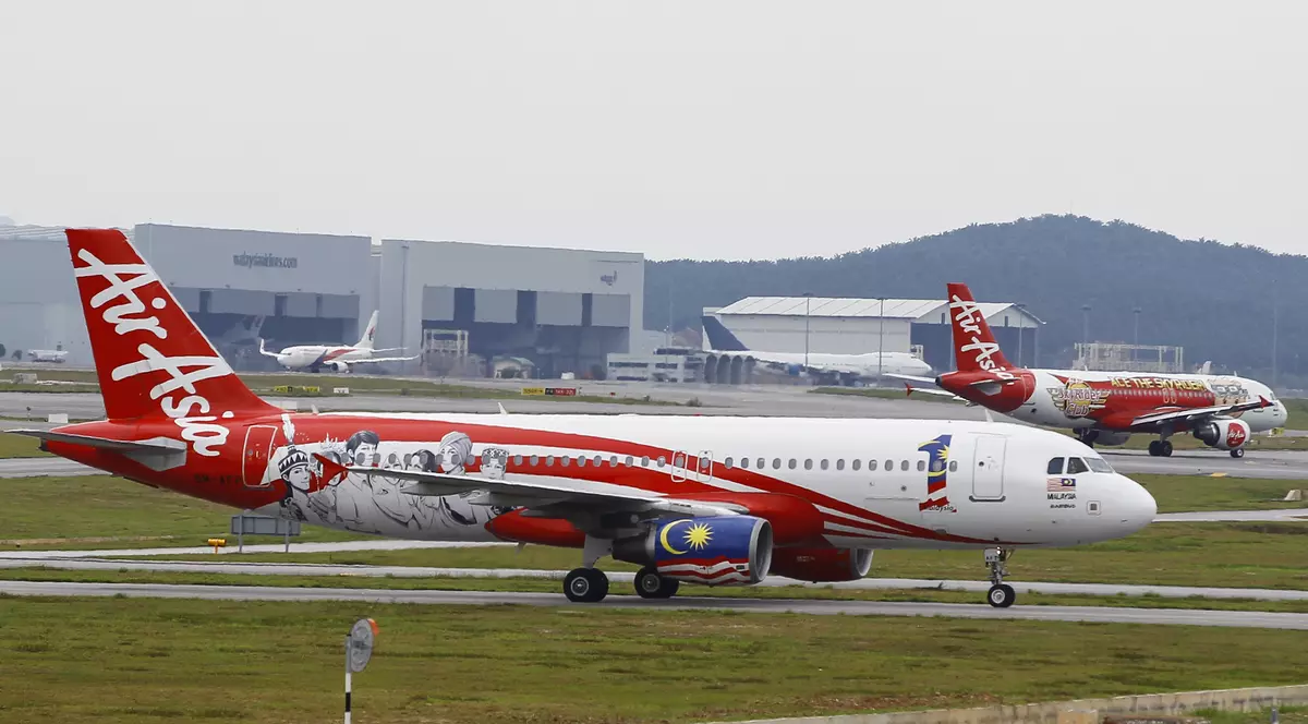 Alte opt cadavre au fost recuperate de la locul prăbușirii avionului Air Asia