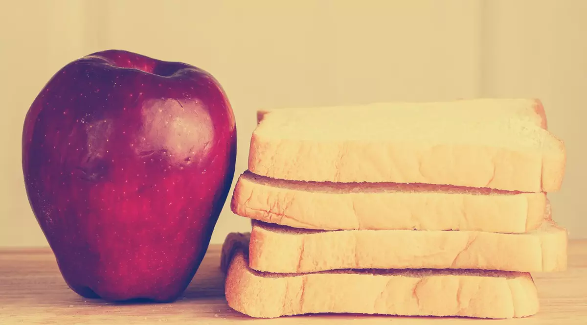 ALIMENTE CARE ÎŢI STRICĂ DINŢII DACĂ LE CONSUMI SEARA