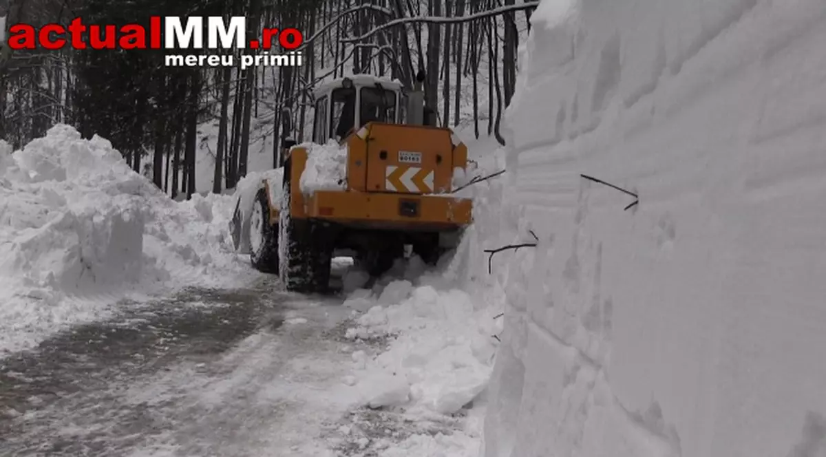 Blocaţi de AVALANŞĂ. 31 de înotători români, SECHESTRAŢI de capriciile vremii