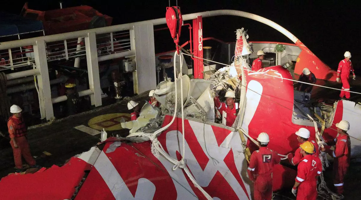 Cutiile negre ale avionului AirAsia au fost găsite