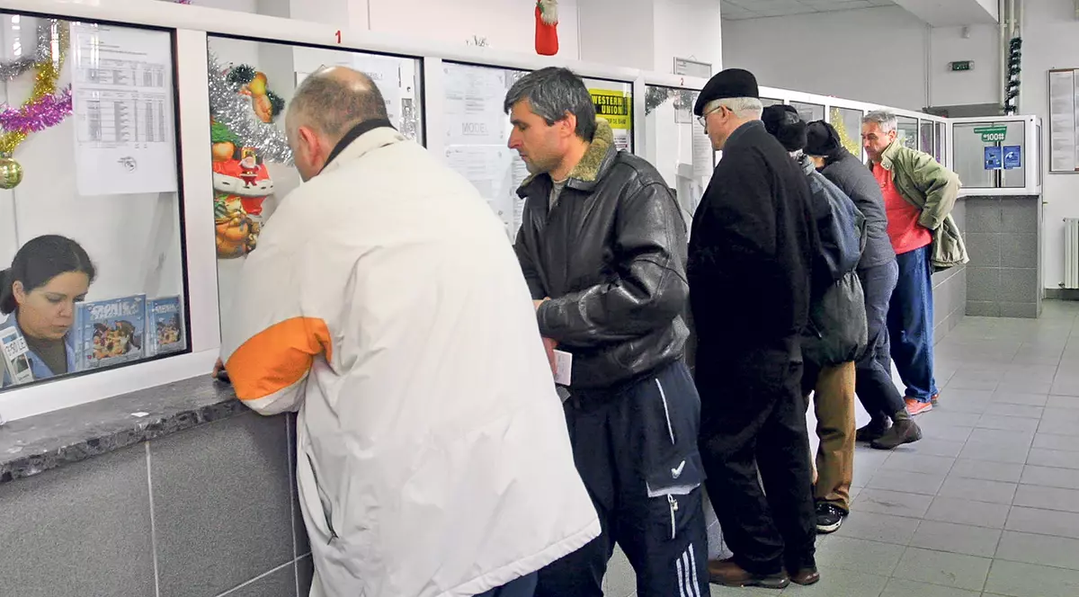 Pensia minimă garantată a crescut la 400 de lei