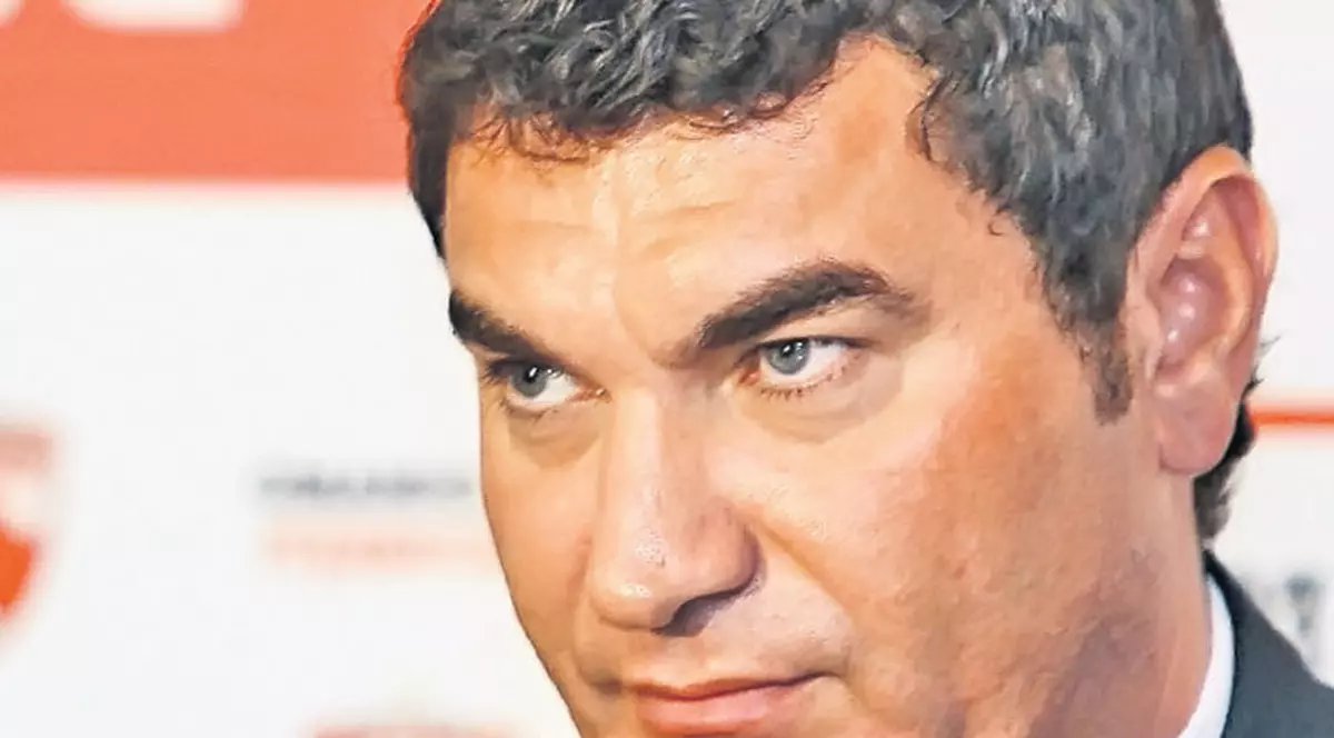 Alarmă la Poarta Albă! Cristi Borcea riscă să piardă cele 3.200 de fire de păr implantate | EXCLUSIV