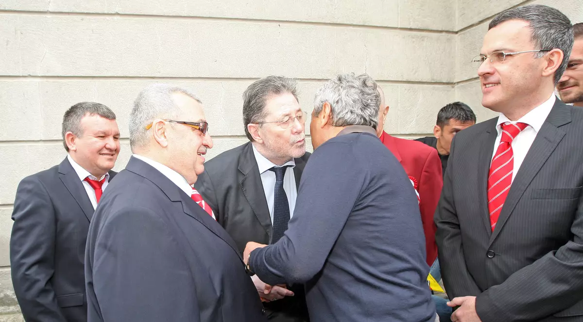 Cornel Dinu scoate sabia la Generalul Iordănescu: ”Mircea Lucescu e de o altă categorie intelectuală decât el!”