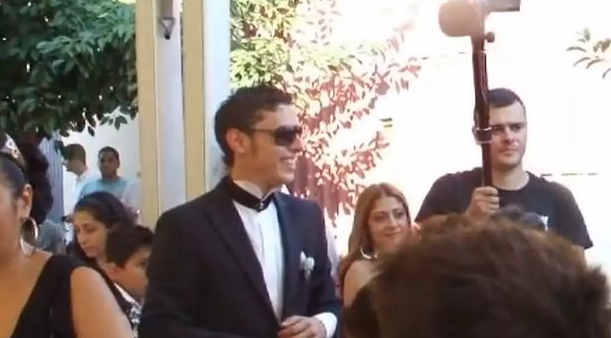 Toată ziua îl vezi la televizor și se dă BURLAC! Uite-l pe Edy MEXICANU', în costum de ginerică, la propria NUNTĂ! | VIDEO