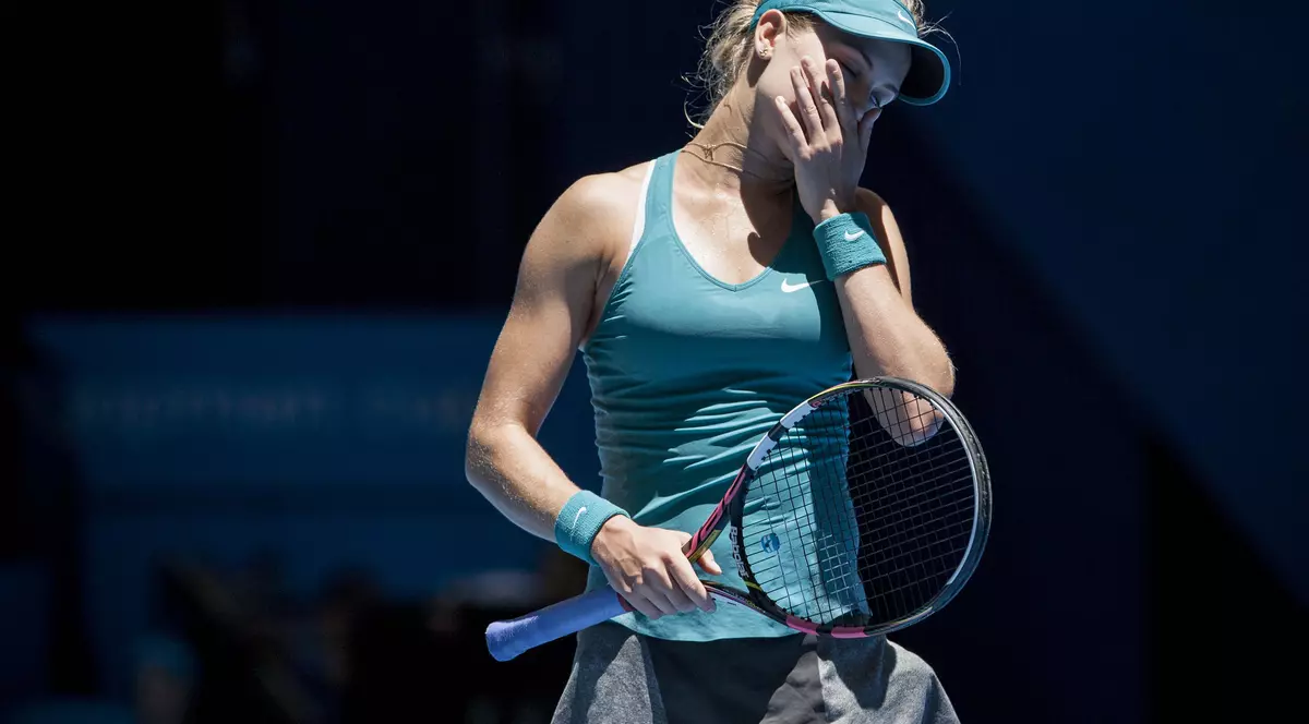 Simona Halep - accidentată, Bouchard - super relaxată! Ultima trăsnaie a canadiencei