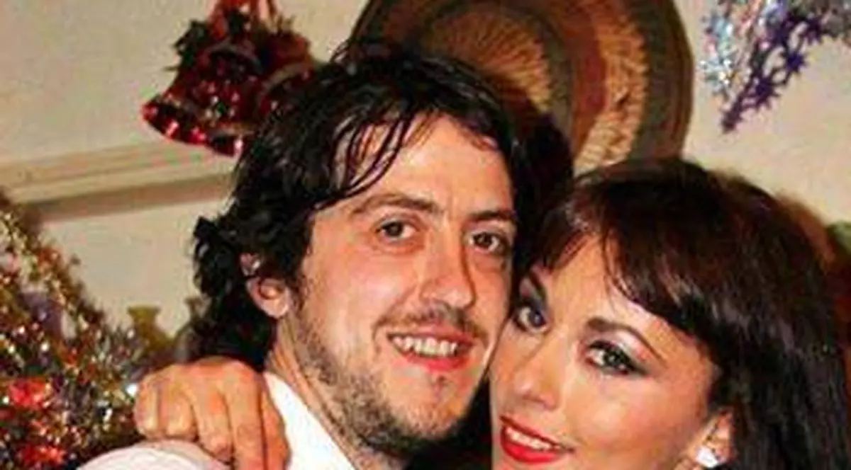 Cheeky Girl Monica s-a mutat cu logodnicul