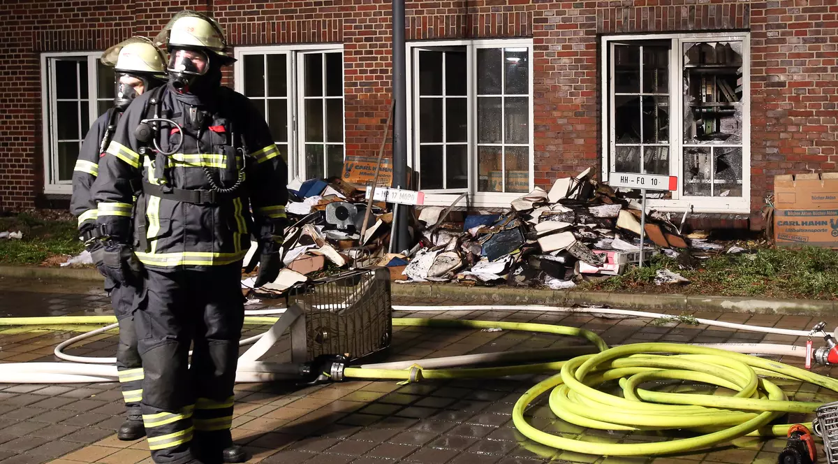 ATAC / Poliţia germană este în alertă! Sediul unui ziar din Hamburg a fost incendiat! ^Publicaţia preluase caricaturi ale revistei Charlie Hebdo