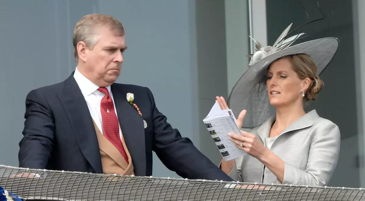 SCANDAL SEXUAL la Palatul Buckingham. Prințul Andrew, acuzat de ORGII CU O MINORĂ