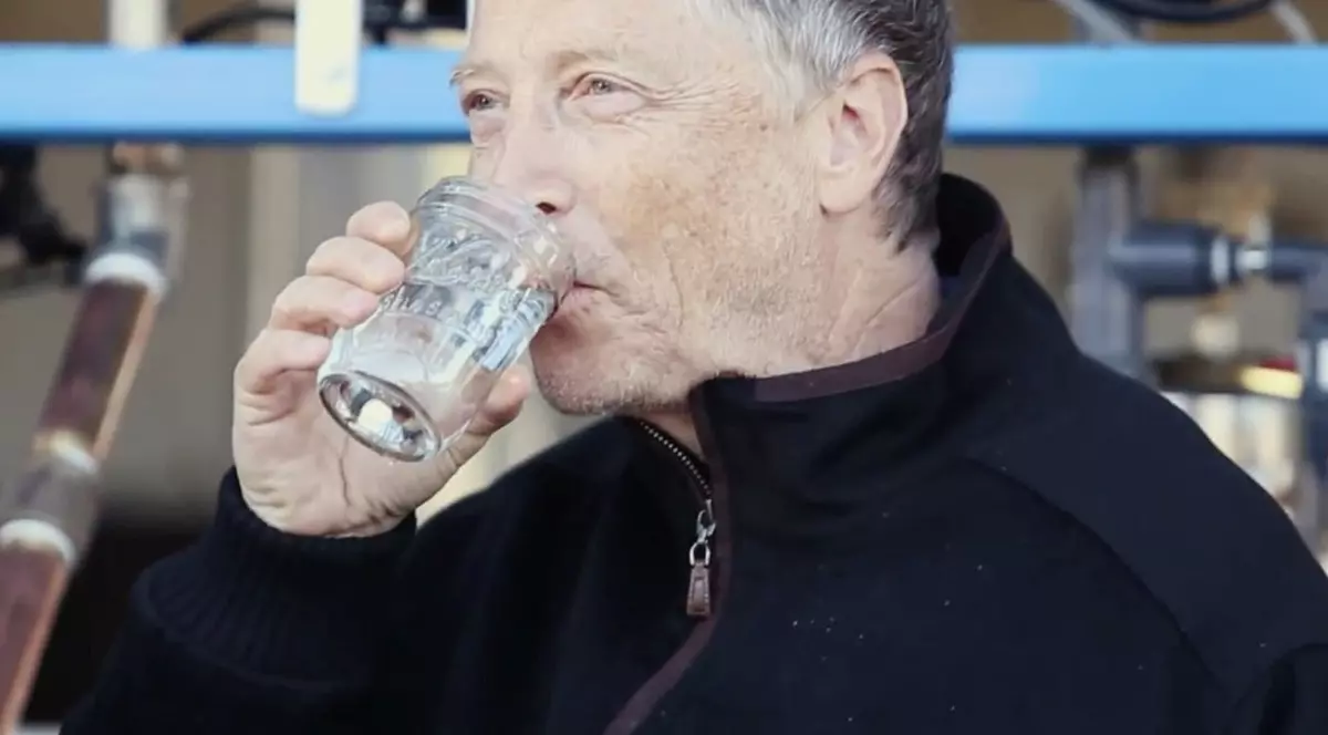 Bill Gates a testat apa din fecale