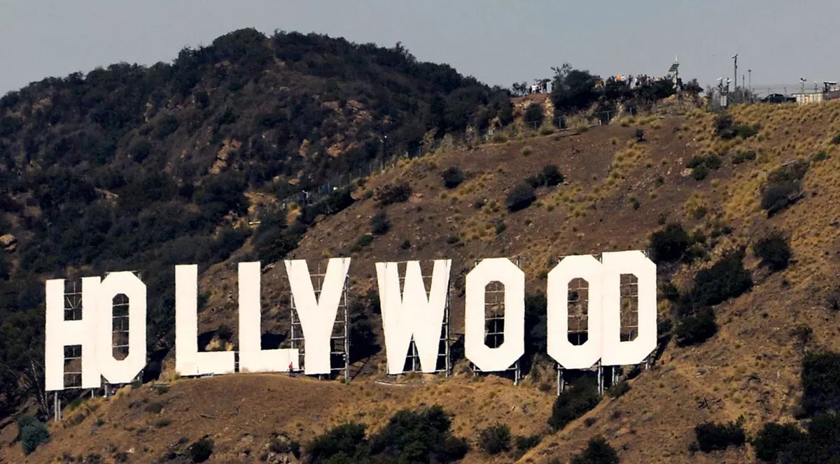 A MURIT unul dintre cei mai IMPORTANȚI PRODUCĂTORI de la HOLLYWOOD!
