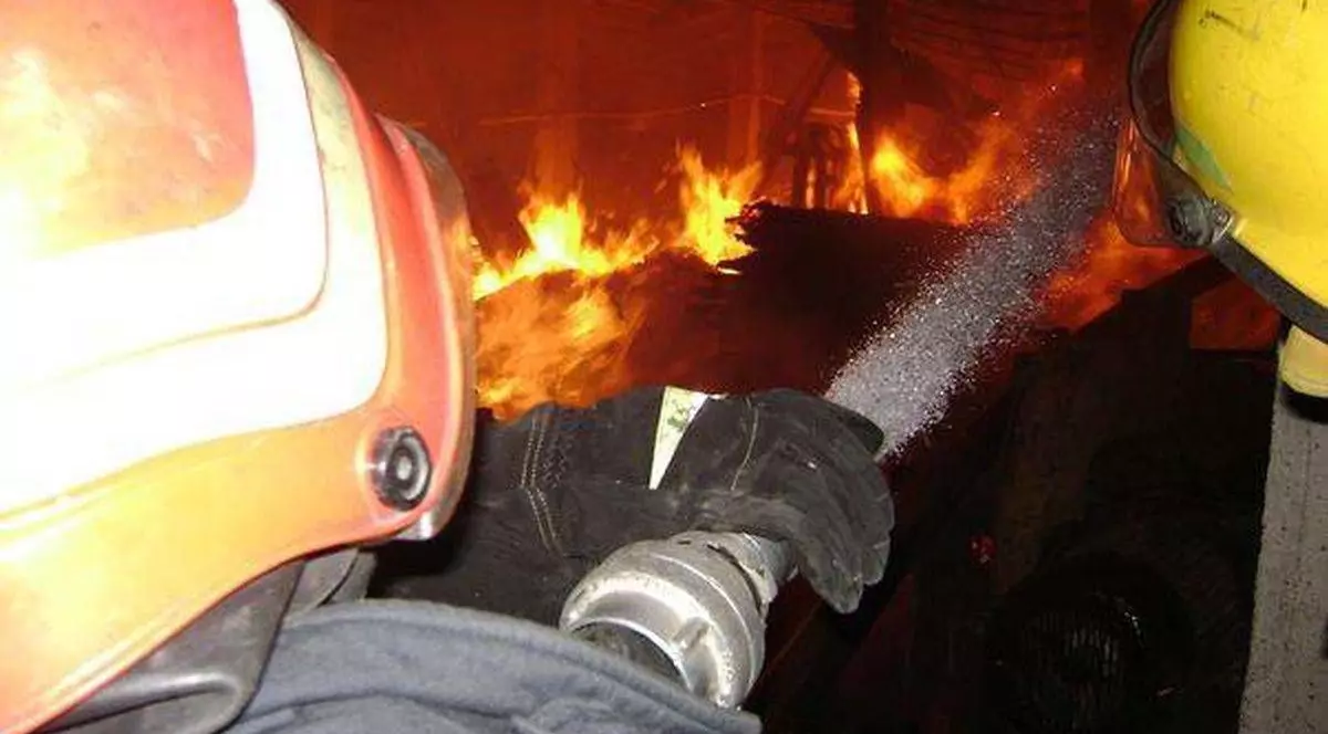 INCENDIU de PROPORȚII la o FIRMĂ de POMPE FUNEBRE din MIERCUREA CIUC!