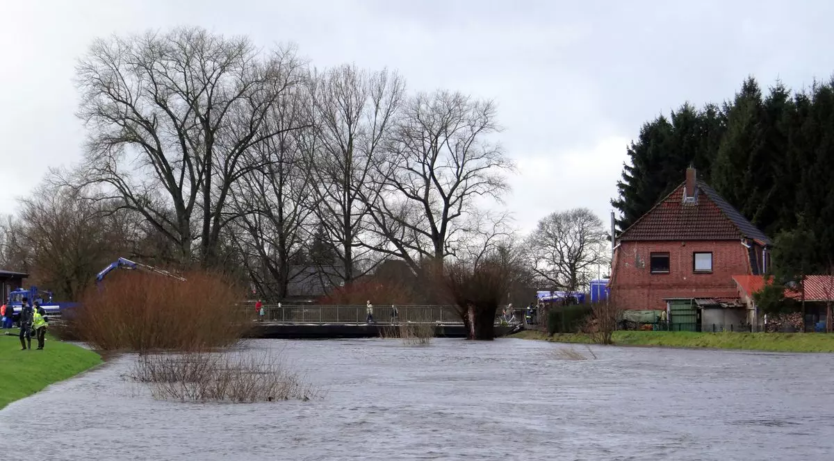 Hidrologii au avertizate că există risc de inundații pe râurile Gilort, Lotru și Olteţ, în zonele care traversează județele Vâlcea, Gorj şi Argeş. Cele trei râuri sunt luni, până la ora 18.00, sub avertisare cod galben