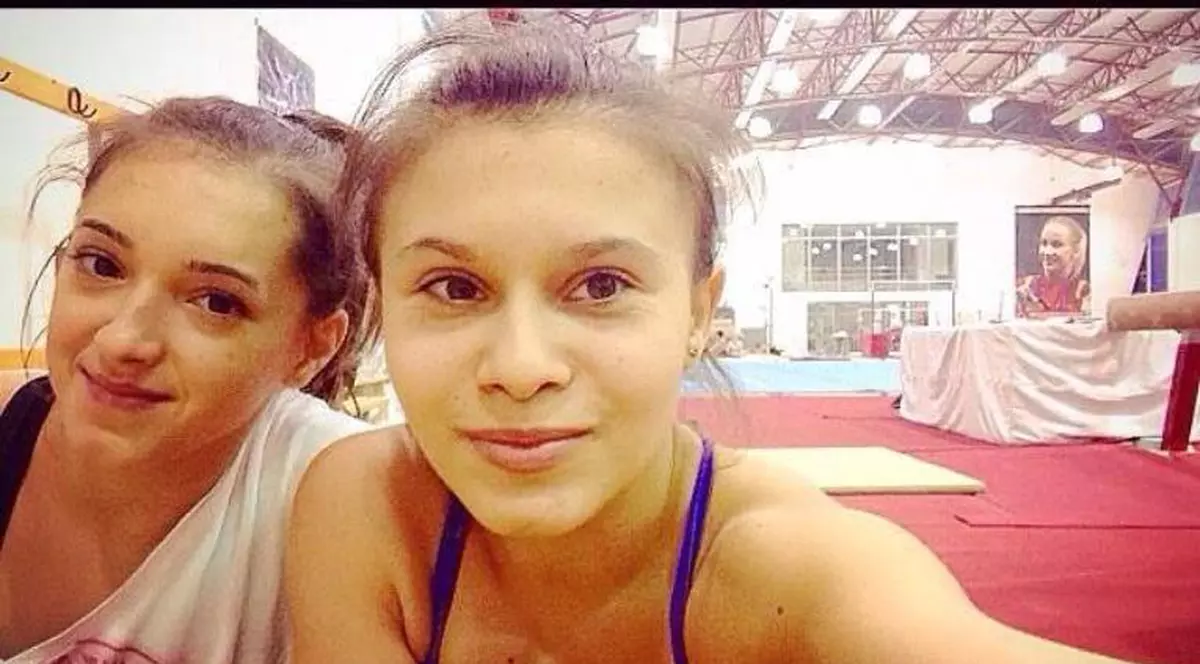 O gimnastă de top a României este de nerecunoscut! FOTO